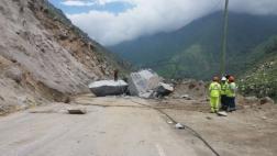 Reabren la Carretera Central tras lluvias y caída de piedras