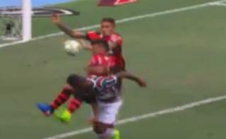 Paolo Guerrero ocasionó penal para Fluminense por meter la mano