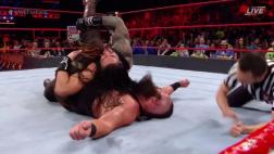 WWE: Roman Reigns se cobró revancha contra Strowman en Fastlane