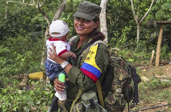 Mujeres de las FARC planean su regreso a la vida civil