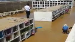Desborde de río Asia inunda viviendas, cultivos y cementerio