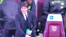 Antonio Conte se lavó las manos después de saludar a rivales