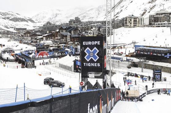 Francia: Espectacular avalancha en pista de esquí de los Alpes