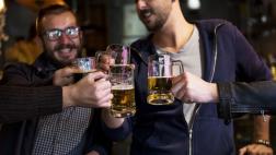 Compañía busca 3 trabajadores para viajar y beber cerveza