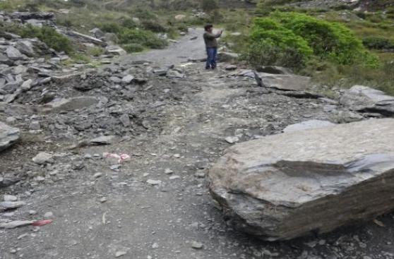 Puno: desprendimiento de lodo y piedras dejó aislado poblado