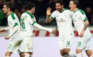 Claudio Pizarro anotó su primer gol de la temporada con Bremen