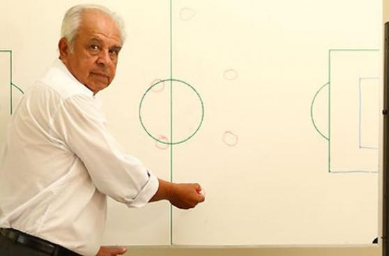 Aníbal Ruiz: el último profesor que vino a enseñar al Perú