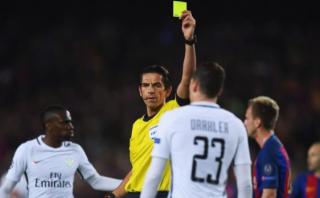 Jugadores del PSG acusaron al árbitro Aytekin de insultarlos