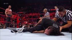 WWE Raw: Triple H agravó lesión de Seth Rollins con duro golpe