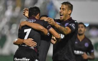 Lanús derrotó 3-1 a Chapecoense en Brasil por la Libertadores