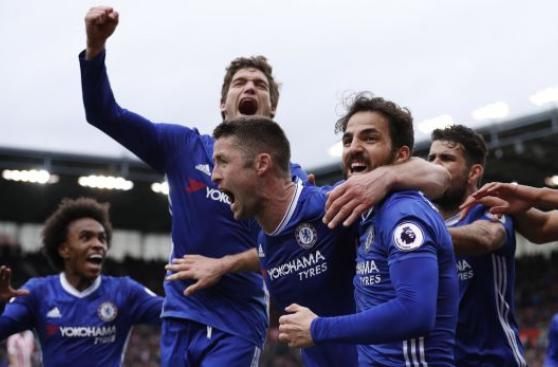 Chelsea ganó 2-1 a Stoke City y sigue de líder en la Premier