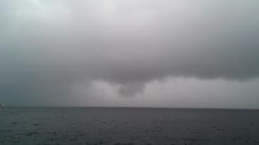 Intensa tormenta fue captada en el mar frente a costas de Piura