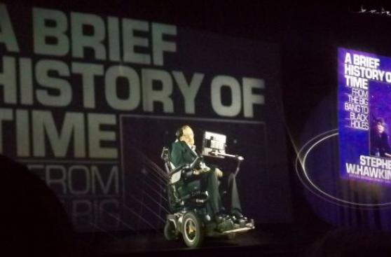 Holograma de Stephen Hawking dio una conferencia en Hong Kong