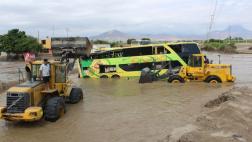 La Libertad: desborde de río Chicama bloquea Panamericana Norte