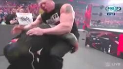 WWE Raw: Goldberg le aplicó una lanza a Brock Lesnar en el show