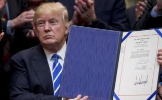 Trump firmó decreto que revierte medidas ambientales de Obama