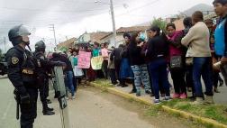 Niña en la maleta: vecinos apedrean casa de presunto asesino