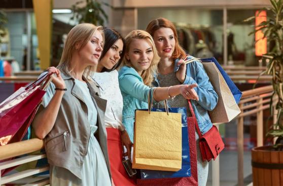 Un 45% de las mujeres no entra a una tienda si no hay rebajas