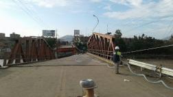 Lluvias: 210 mil litros de leche atraviesan ingenioso puente