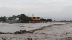 La Libertad: Panamericana Norte sigue interrumpida por desborde