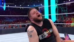WWE: Kevin Owens le quitó título a Jericho en WrestleMania 33