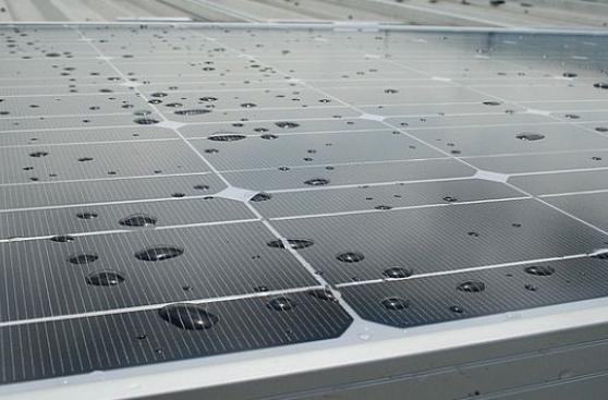China: Crean paneles solares que funcionan con lluvia o niebla