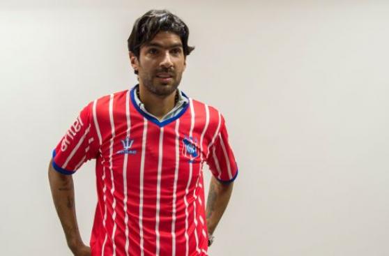 El 'Loco' Abreu va por récord: vestirá su camiseta número 25