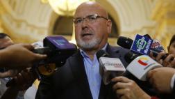 Carlos Bruce recurriría al Poder Judicial si es desaforado