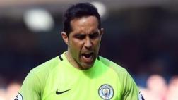Claudio Bravo y su floja respuesta en el gol de Hull City