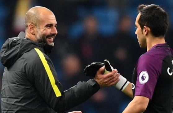 Guardiola: "Bravo es el mejor portero del mundo con los pies"