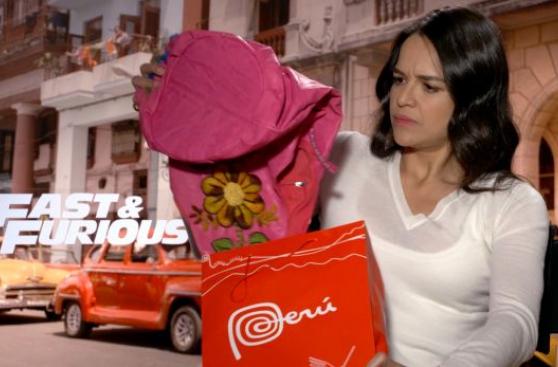Michelle Rodríguez reacciona así tras recibir obsequio peruano
