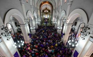 Venezuela: Chavistas y opositores se pelean en plena misa