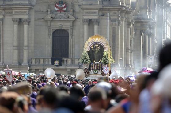 Semana Santa: la procesión del Señor de los Milagros [FOTOS]