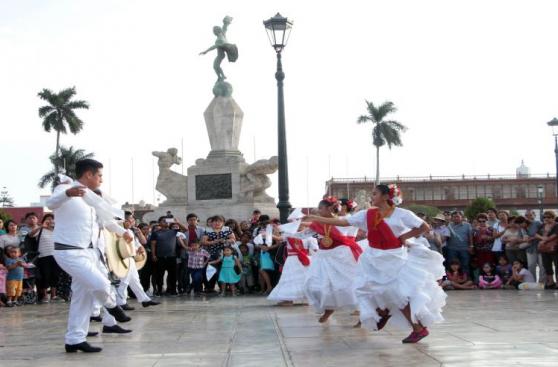 Trujillo: grupos danzan marinera por damnificados por lluvias