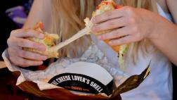 Jóvenes de EEUU siguen fieles a la comida grasosa y barata