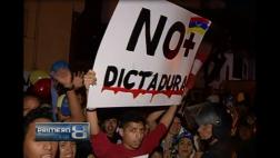 Venezolanos protestan contra Maduro ante embajada de su país
