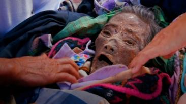 El pueblo de Indonesia donde los vivos conviven con los muertos