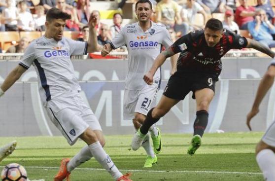 Gianluca Lapadula marcó gran gol con el Milan en la Serie A
