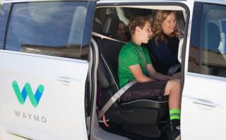 Google y Fiat Chrysler ofrecen viajes en vehículos autónomos