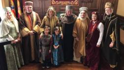 Se rencontraron gracias a Facebook y tuvieron una boda medieval