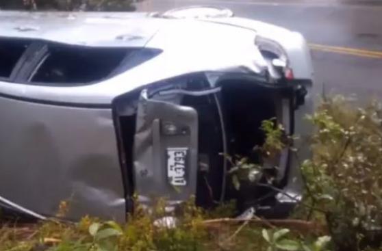 Cajamarca: viajeros salvan de morir tras caída de auto a abismo
