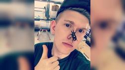 ¿Vuelve la moda viral de selfies con objetos pegados al rostro?