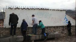 No podrán entrar al país por 15 años tras pintar muros en Cusco