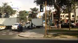 Semáforo solo da tres segundos para cruzar la Av. Salaverry