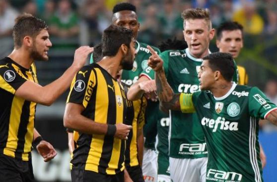 Conmebol abrió proceso disciplinario contra Peñarol y Palmeiras