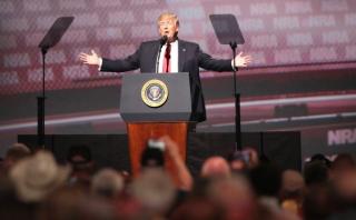 Trump afirma que nunca abandonará al lobby de armas