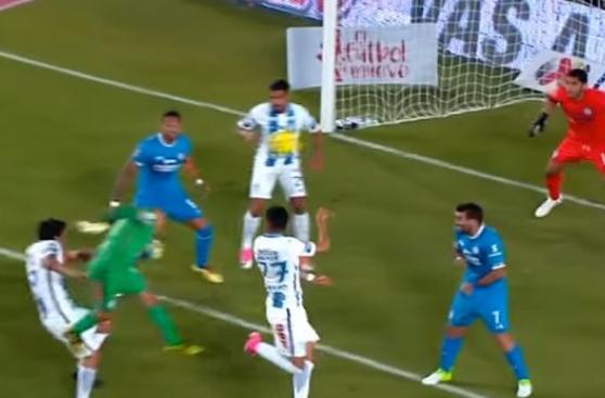 Liga MX: arquero marcó gol en el último minuto y evitó derrota