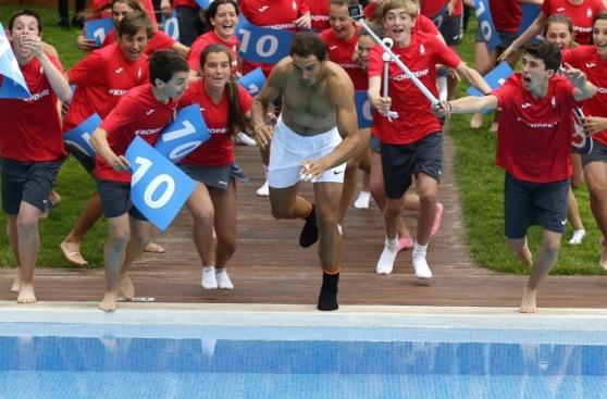 ¿Por qué Nadal celebró en Barcelona lanzándose a la piscina?