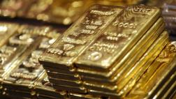 Oro baja por avance del dólar y acciones