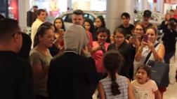 Se disfraza de Justin Bieber y alborota centro comercial